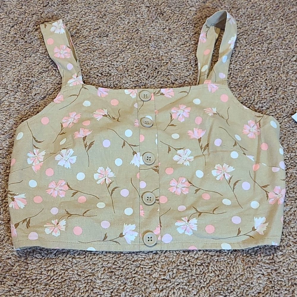 Bp Beige pink Sophie floral cropped top with button detailing!